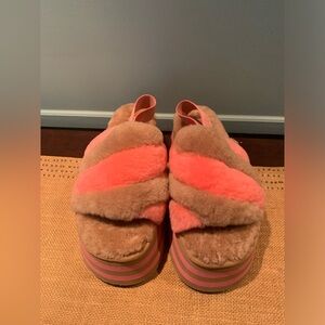 UGG Women's Disco Stripe Slide
Sandal size 8